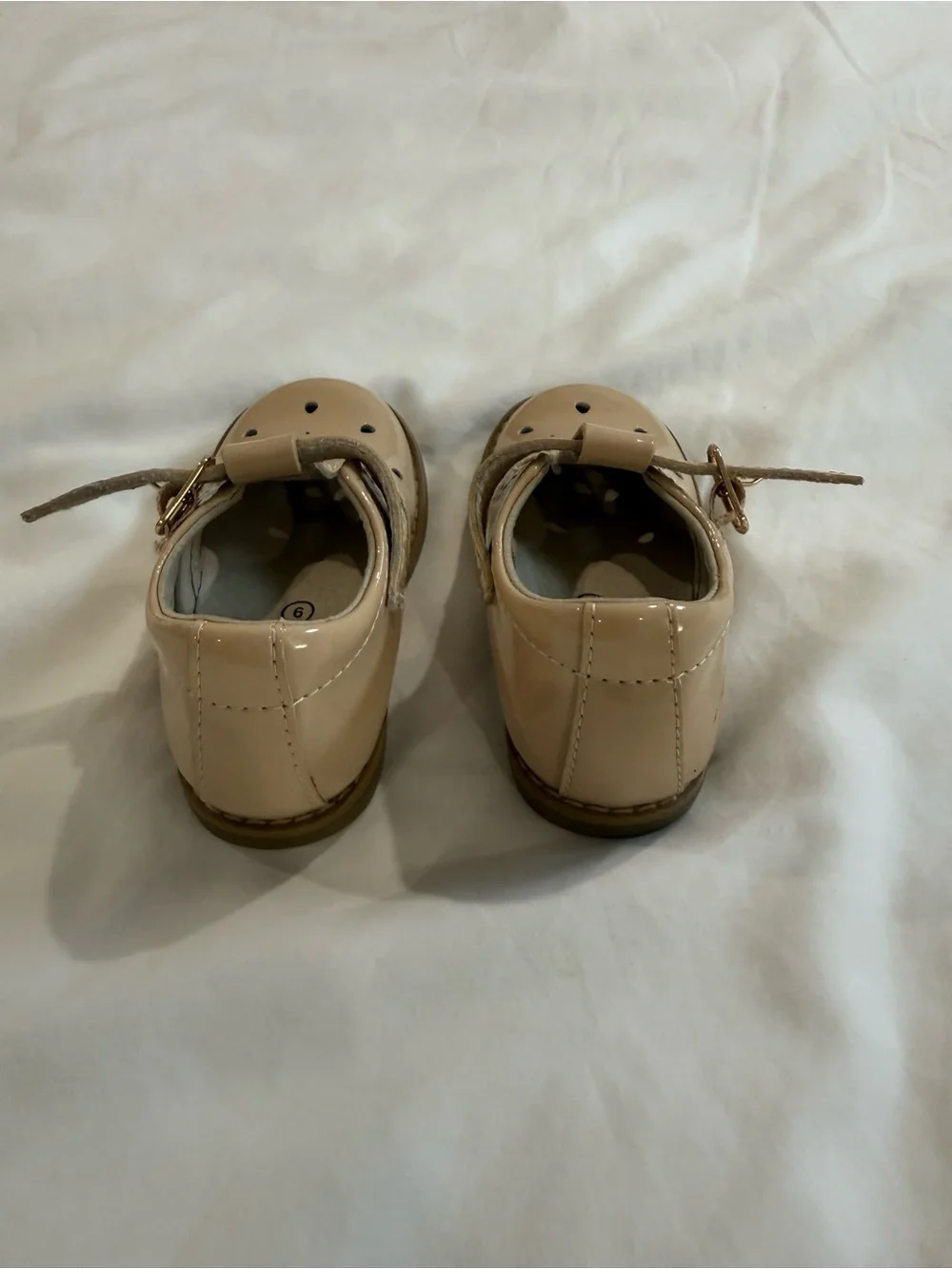 Footmates size 6 Girls' Patent T-Strap Mary Jane Shoes in Beige